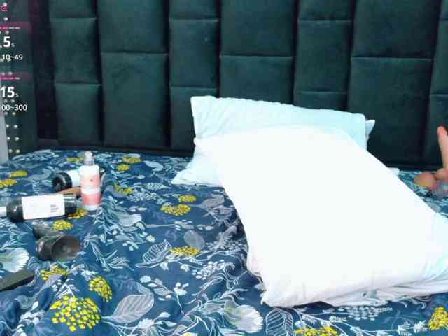 kinkyhousewifee webcam