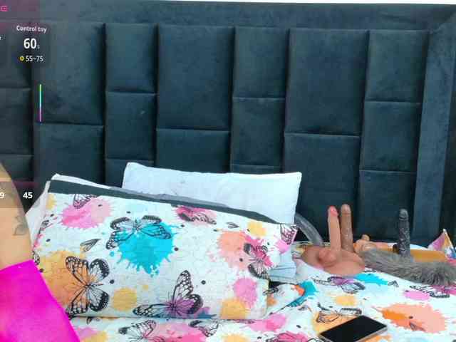 kinkyhousewifee webcam