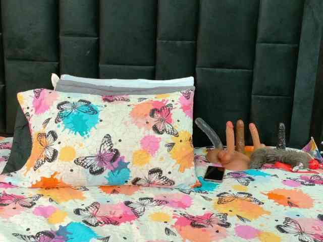 kinkyhousewifee webcam