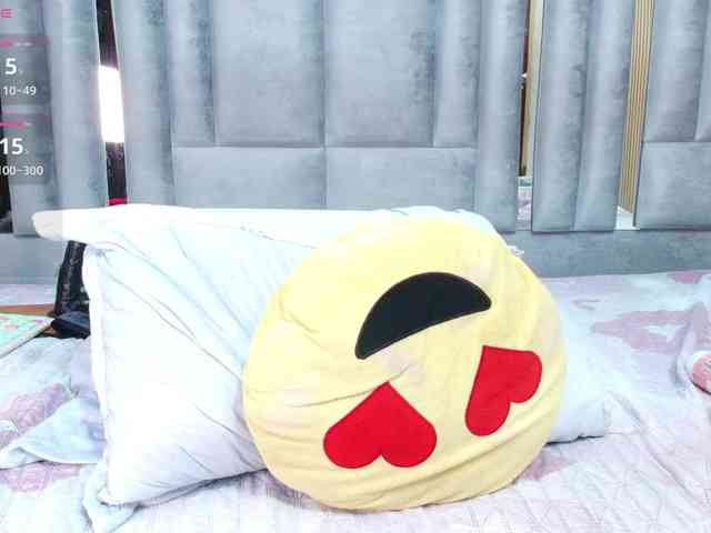 kinkyhousewifee webcam