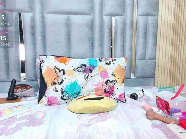 kinkyhousewifee webcam