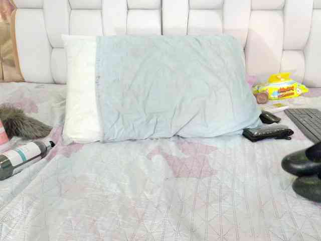 kinkyhousewifee webcam