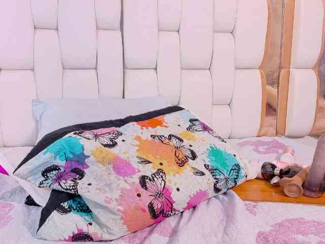 kinkyhousewifee webcam