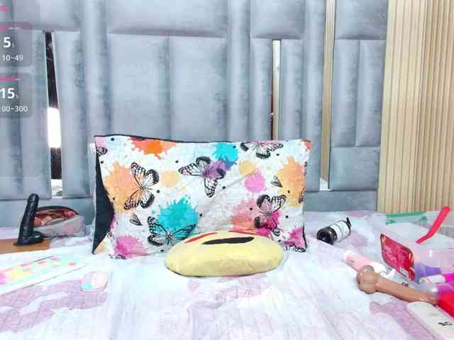 kinkyhousewifee webcam