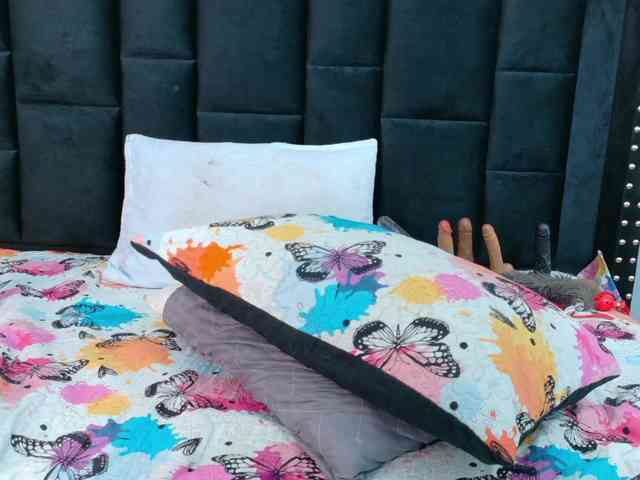 kinkyhousewifee webcam