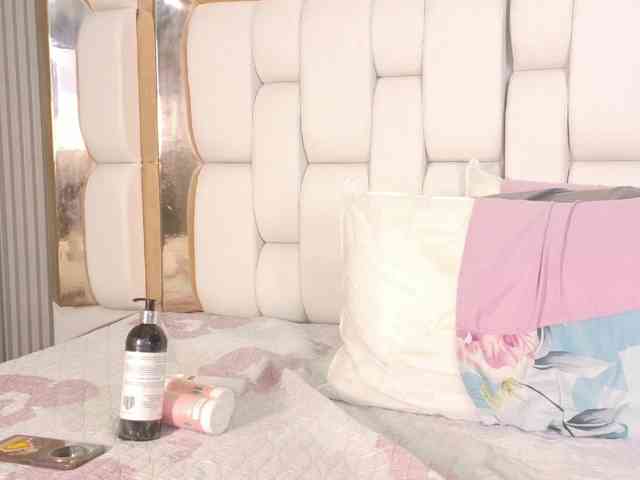 kinkyhousewifee webcam