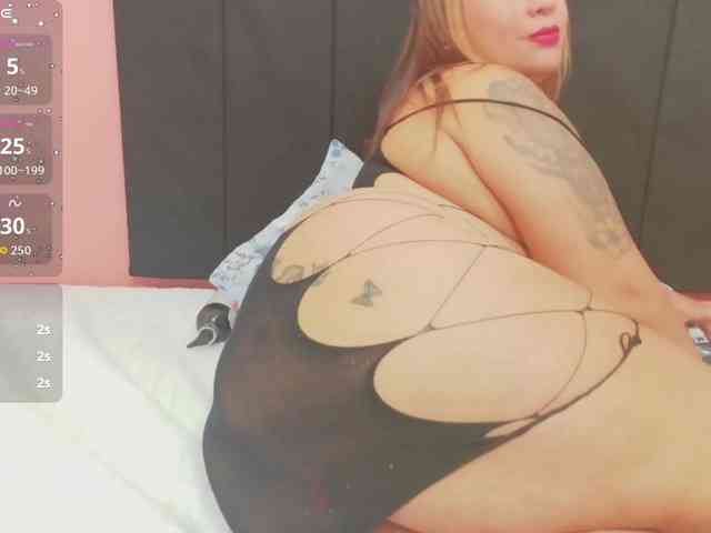 kinkyhousewifee webcam