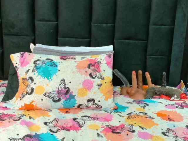 kinkyhousewifee webcam