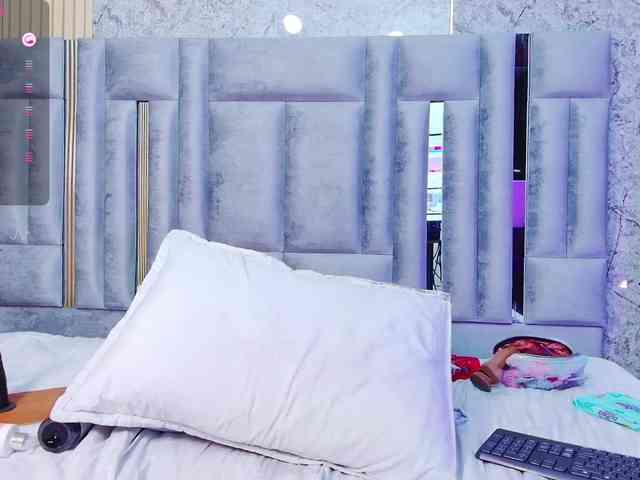 kinkyhousewifee webcam