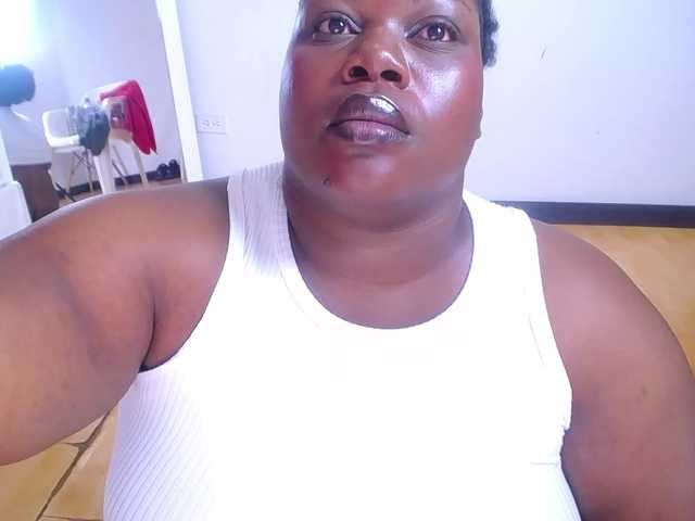 ebony-suggarmommy's BongaCams show and profile