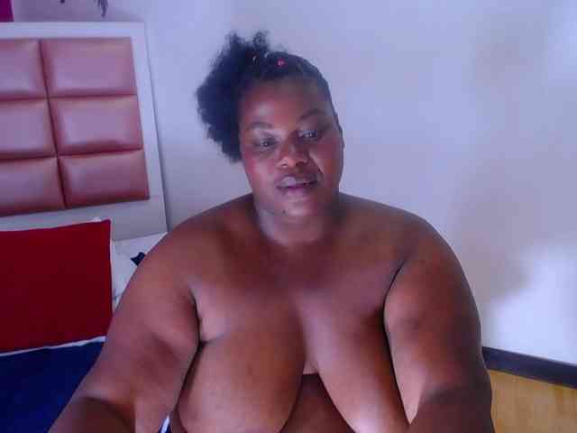 ebony-suggarmommy webcam