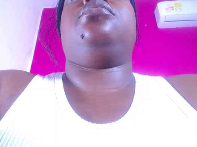 ebony-suggarmommy webcam