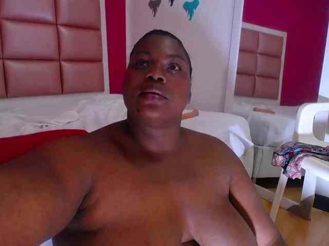 ebony-suggarmommy webcam