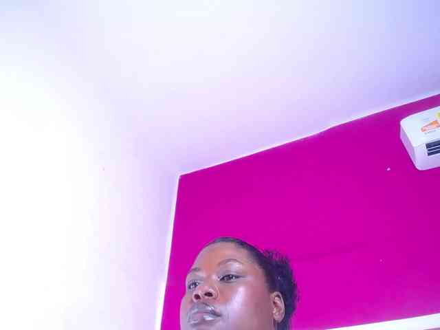 ebony-suggarmommy webcam