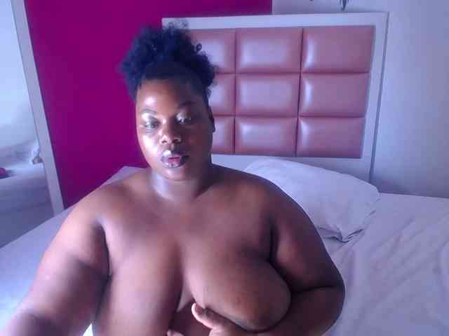 ebony-suggarmommy webcam