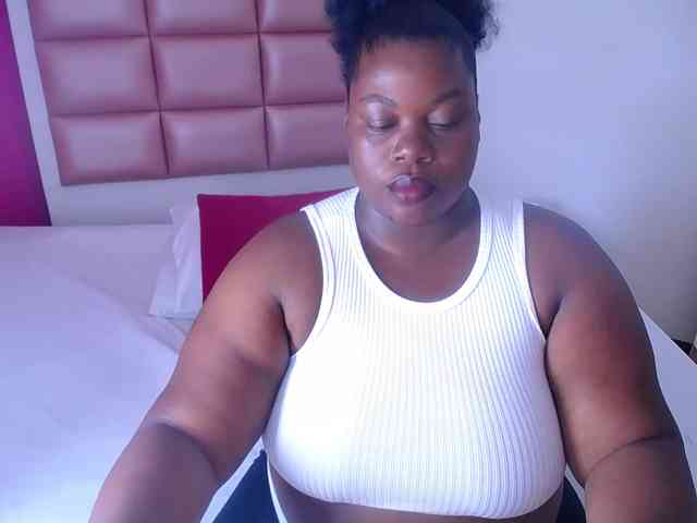 ebony-suggarmommy webcam