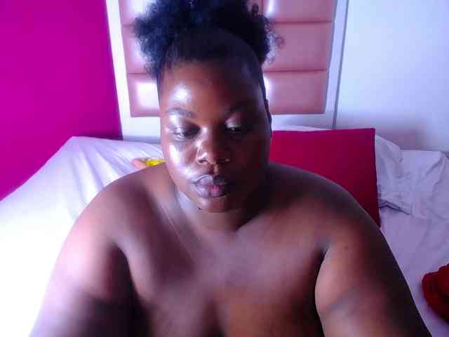ebony-suggarmommy webcam