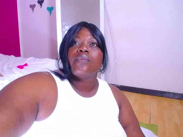 ebony-suggarmommy webcam