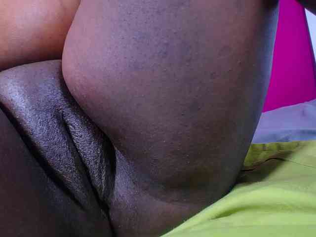 ebony-suggarmommy webcam