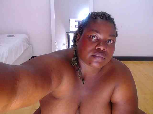 ebony-suggarmommy webcam