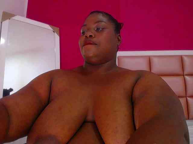 ebony-suggarmommy webcam