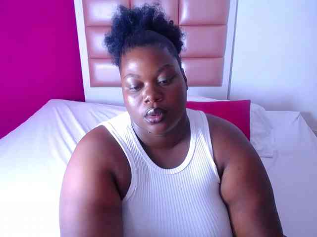 ebony-suggarmommy webcam