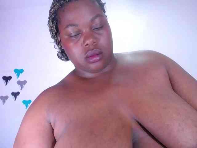 ebony-suggarmommy webcam
