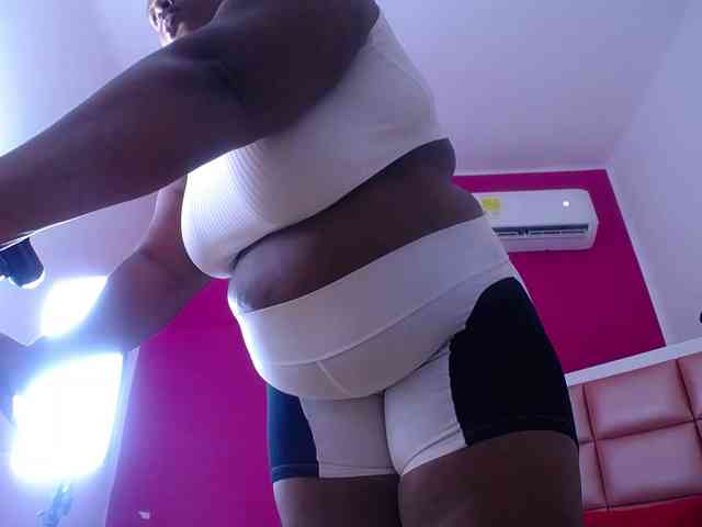 ebony-suggarmommy webcam