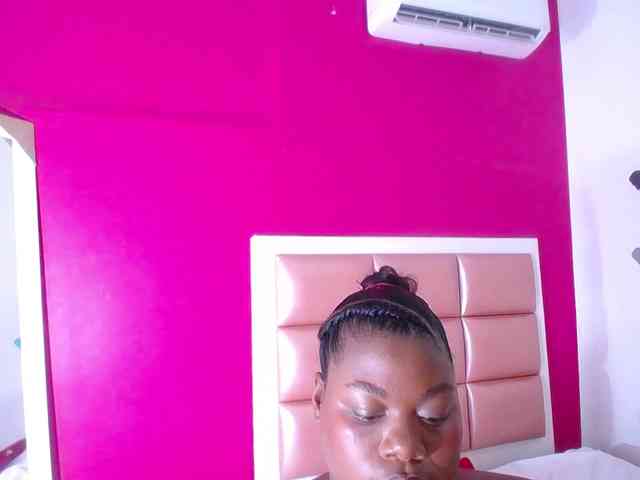 ebony-suggarmommy webcam