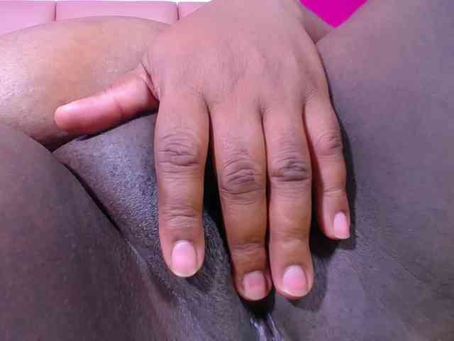 ebony-suggarmommy webcam