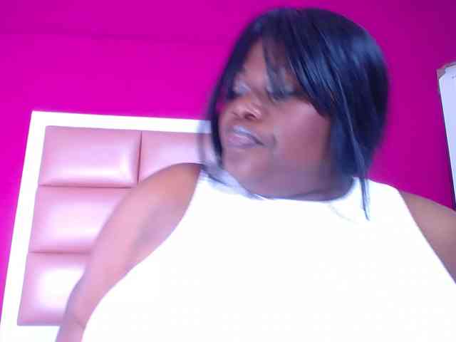 ebony-suggarmommy webcam