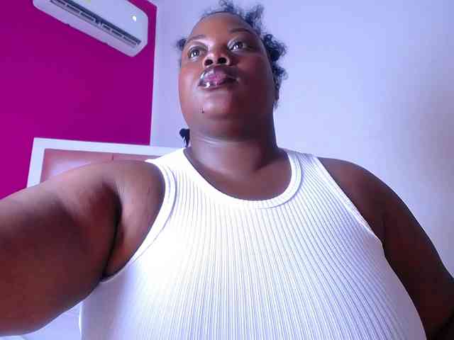 ebony-suggarmommy webcam