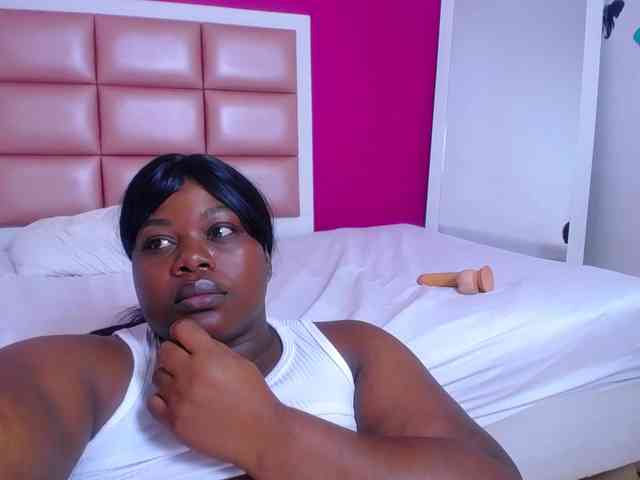 ebony-suggarmommy webcam