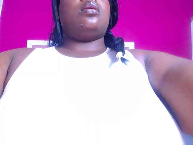 ebony-suggarmommy webcam