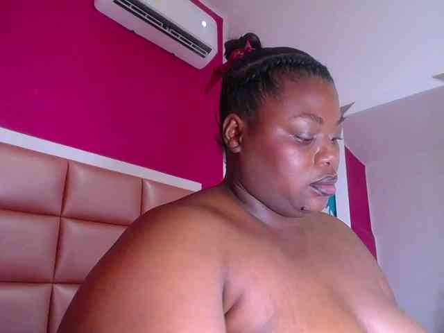 ebony-suggarmommy webcam
