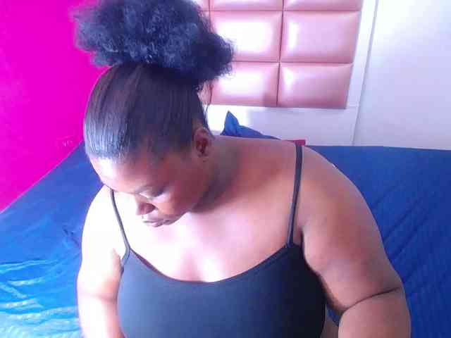 ebony-suggarmommy webcam