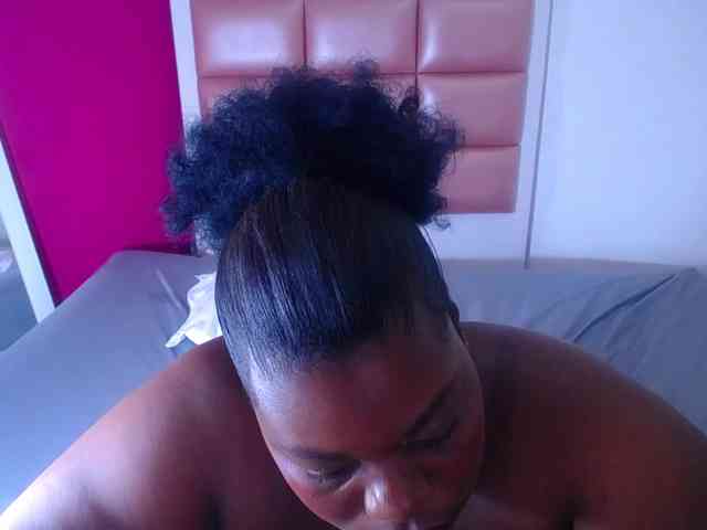 ebony-suggarmommy webcam