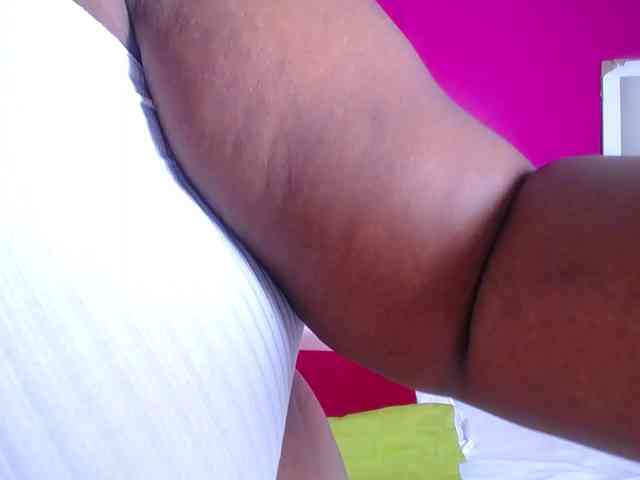 ebony-suggarmommy webcam