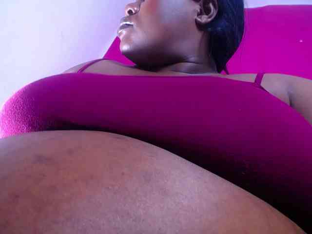 ebony-suggarmommy webcam