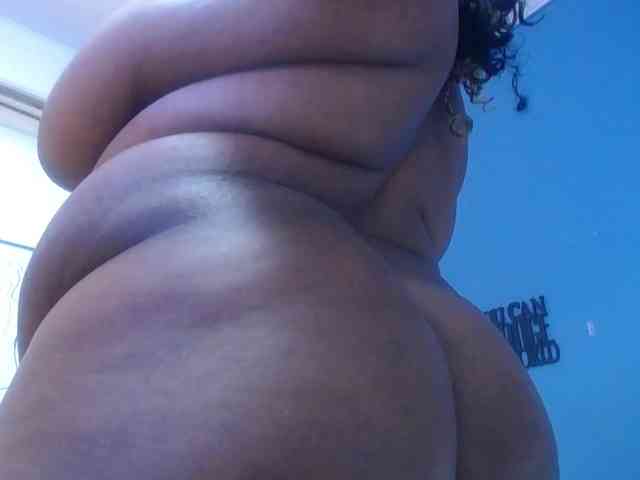 ebony-suggarmommy webcam