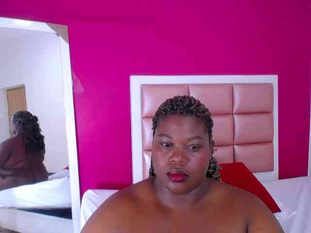 ebony-suggarmommy webcam