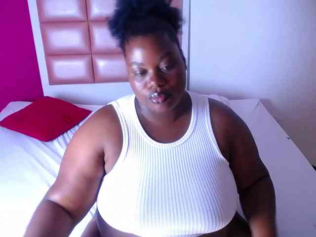 ebony-suggarmommy webcam