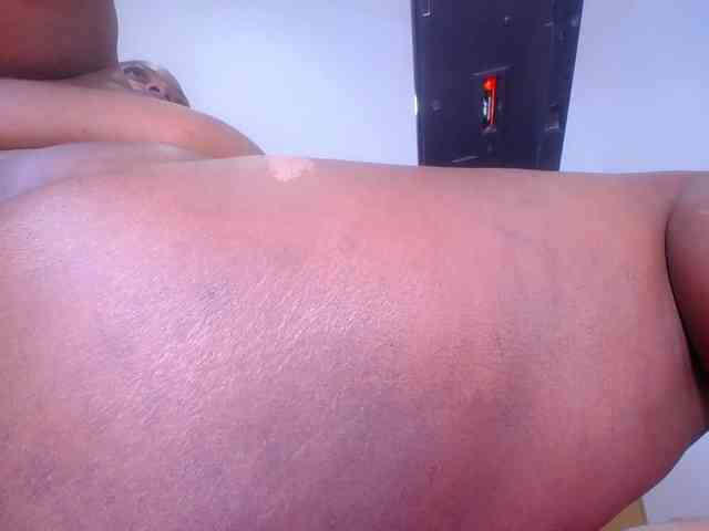 ebony-suggarmommy webcam