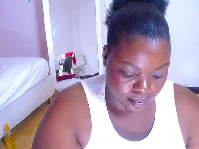 ebony-suggarmommy webcam