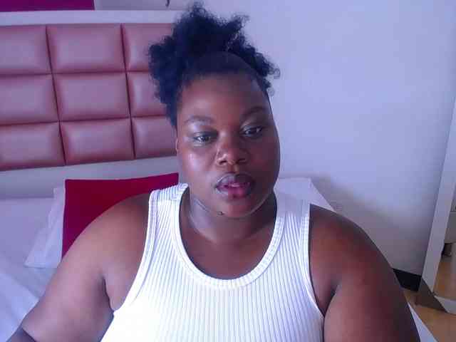 ebony-suggarmommy webcam