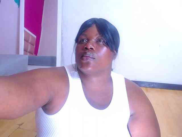 ebony-suggarmommy webcam