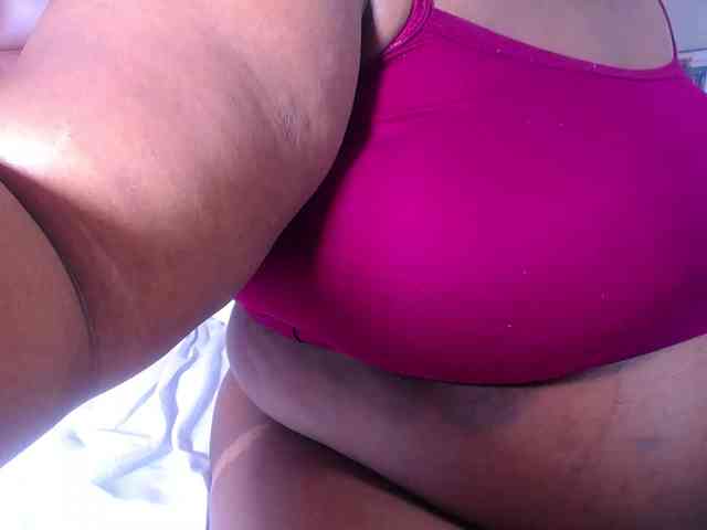 ebony-suggarmommy webcam