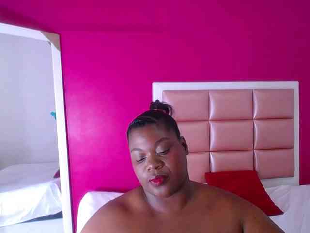 ebony-suggarmommy webcam