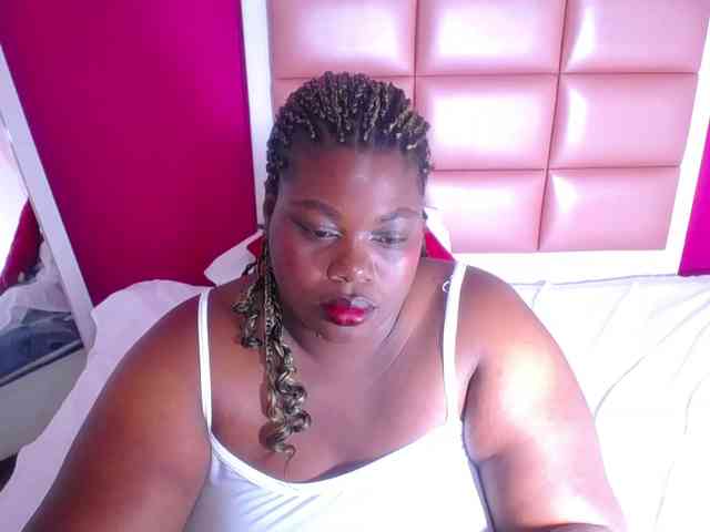 ebony-suggarmommy webcam