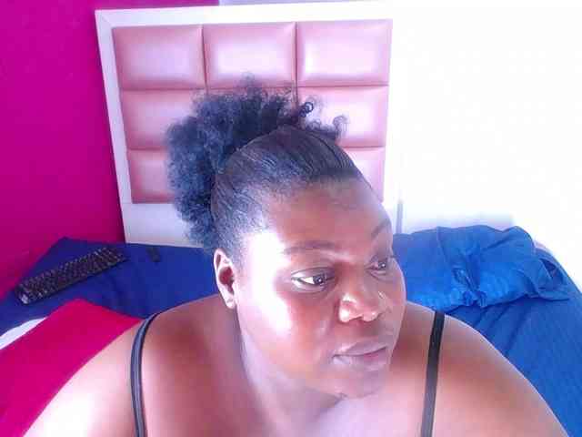 ebony-suggarmommy webcam